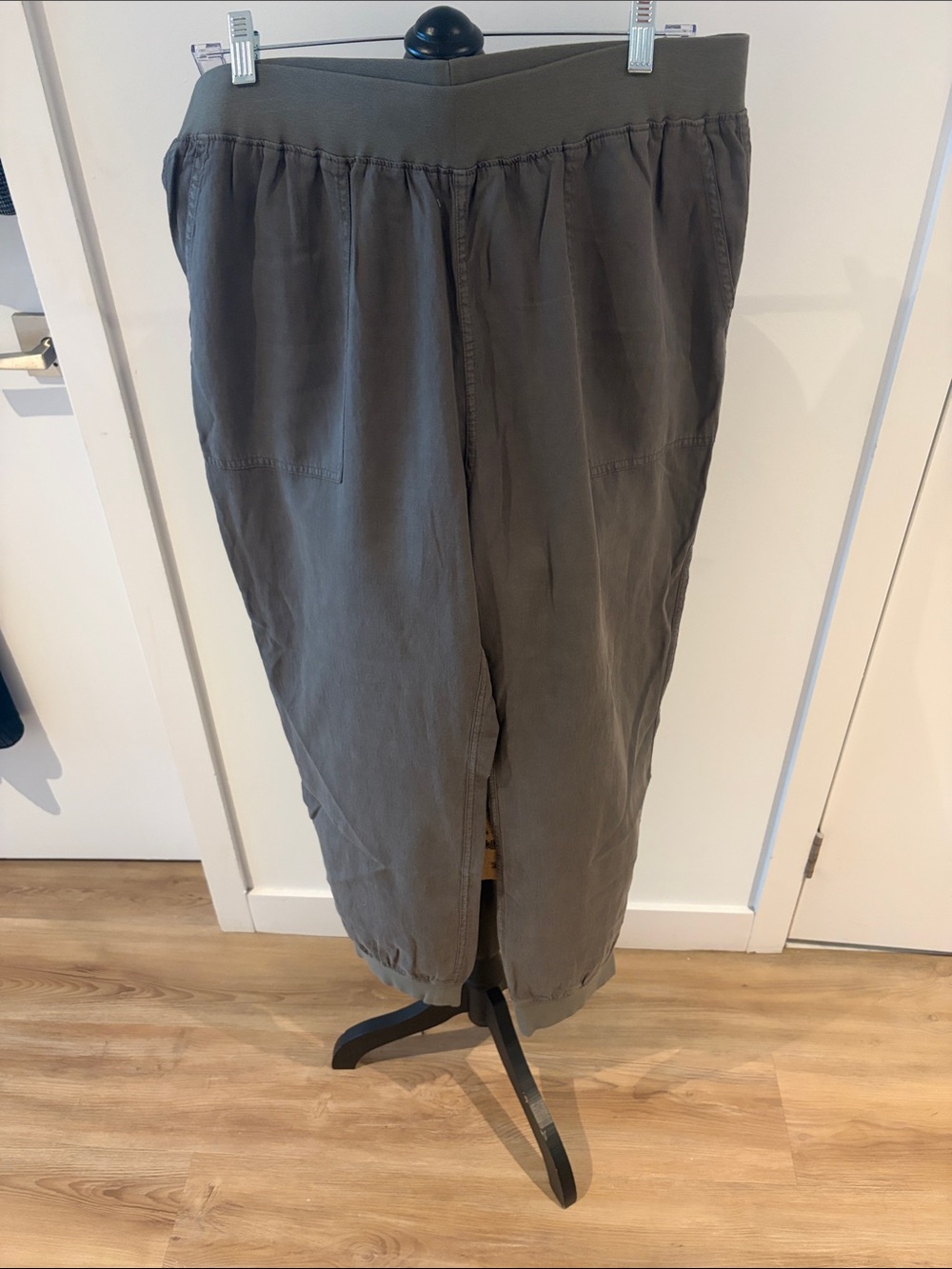 Faherty Olive Relaxed linen / cotton Joggers - Picture 2 of 12